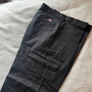 NWT Dickies Mens Black Cargo  LP337bk Relaxed fit Straight Leg Size 32/32